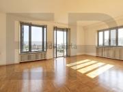 Appartamento in affitto di 225 m² in Via Borgogna