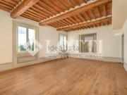 Appartamento in affitto di 230 m² in Via Tosco...