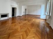 Appartamento in affitto di 242 m² in Via Lorenzo...