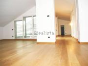 Appartamento in affitto di 275 m² in Via Gustavo Modena