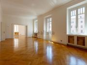 Appartamento in affitto di 303 m² in Via Sicilia