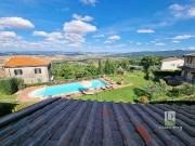 Appartamento in stile toscano con loggia coperta e...