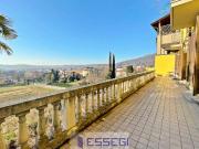 Appartamento in vendita a Erba CO