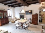 Appartamento in vendita a Erba CO