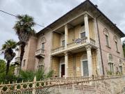 Appartamento in vendita a Jesi AN