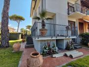 Appartamento in vendita a Lido di Camaiore Camaiore in...