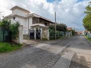 Appartamento in vendita a Roma via Paolo Pericoli, 113,...