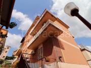 Appartamento in vendita a Roma via Santafiora, 19,...