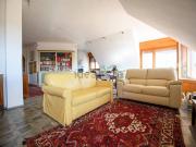 Appartamento in vendita di 110 m² in Via Lago di Albano