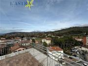 Appartamento in vendita di 115 m² in Via Ugo Foscolo
