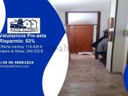 Appartamento in vendita di 152 m² in Via Modena, 2