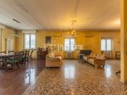 Appartamento in vendita di 160 m² in Via Montanara, 9