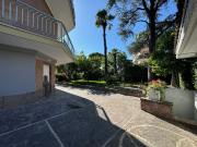 Appartamento in vendita di 164 m² in Via Giulio Curioni