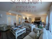 Appartamento in vendita di 180 m² in Via Cappuccina, 22