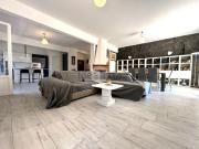 Appartamento in vendita di 180 m² in Via Ninfa Alburnea, 2