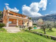Appartamento in vendita di 182 m² in Via delle Pantane