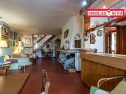 Appartamento in vendita di 185 m² in Via di Camporella