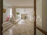 Appartamento in vendita di 188 m² in Via Lucrino