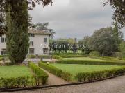Appartamento in vendita di 190 m² in Via del Loretino