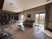 Appartamento in vendita di 194 m² in Viale Teracati