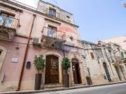 Appartamento in vendita di 211 m² in Via Regina...