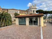 Appartamento in vendita di 230 m² in Via Locri