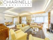 Appartamento in vendita di 235 m² in Via Val Gardena, 3