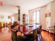 Appartamento in vendita di 245 m² in Via Luigi Giulietti, 9