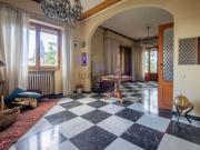 Appartamento in vendita di 261 m² in Viale delle Regioni