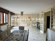 Appartamento in vendita di 285 m² in Via F. Tamburini, 200