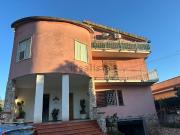 Appartamento in vendita di 296 m² in Via Molara