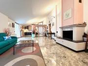 Appartamento in vendita di 300 m² in Via Guerrina