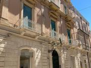 Appartamento in vendita di 400 m² in Via Cavour, 319