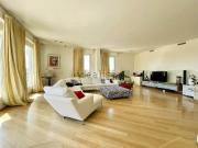 Appartamento in vendita di 400 m² in Via Raffaello Sanzio