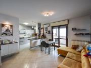 Appartamento in vendita di 90 m² in Via Val della Torre, 24