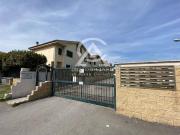 Appartamento in vendita di 98 m² in Via di Lunghezza, 49