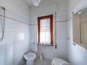 Appartamento in villa con giardino privato in vendita a...