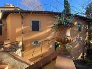 APPARTAMENTO IN VILLA CON TERRAZZO PANORAMICO MQ. 140...