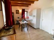 Appartamento indipendente con giardino in vendita a...