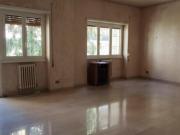 Appartamento signorile con spazi esterni e box auto