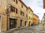 Appartamento su due livelli oltre cantina, in buone...