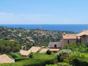 Appartement 2 pièces vue mer dans résidence avec piscine