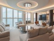 Appartement contemporain avec terrasse et piscine