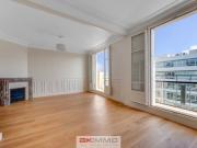 Appartement 3 Pièces Rénové avec Balcon et Vue Tour Eiffel