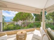 Appartement avec terrasse et piscine