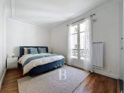 Appartement à louer 2 Pièces 62 m2 / 667 sq ft Paris 3...