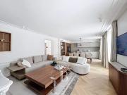 Appartement à louer 3 Pièces 99 m2 / 1067 sq ft Paris 11...