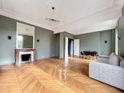 Appartement à louer 4 Pièces 141 m2 / 1527 sq ft...