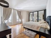 Appartement à louer 4 Pièces 165 m2 / 1776 sq ft Paris 7...