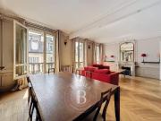 Appartement à louer 4 Pièces 87 m2 / 939 sq ft Paris 3...